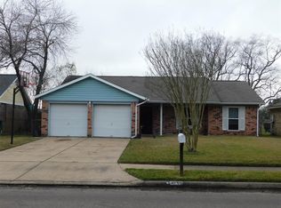 3806 Country Rd, Pasadena, TX 77505