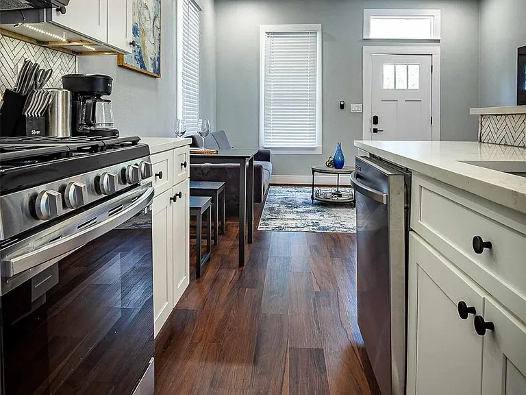1613 Hickory St — Photo 18