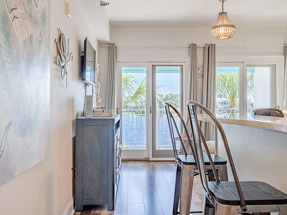 3rd image of 114 Carillon Market St #203