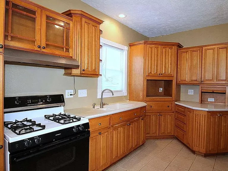 6547 Bedford Ave — Photo 1