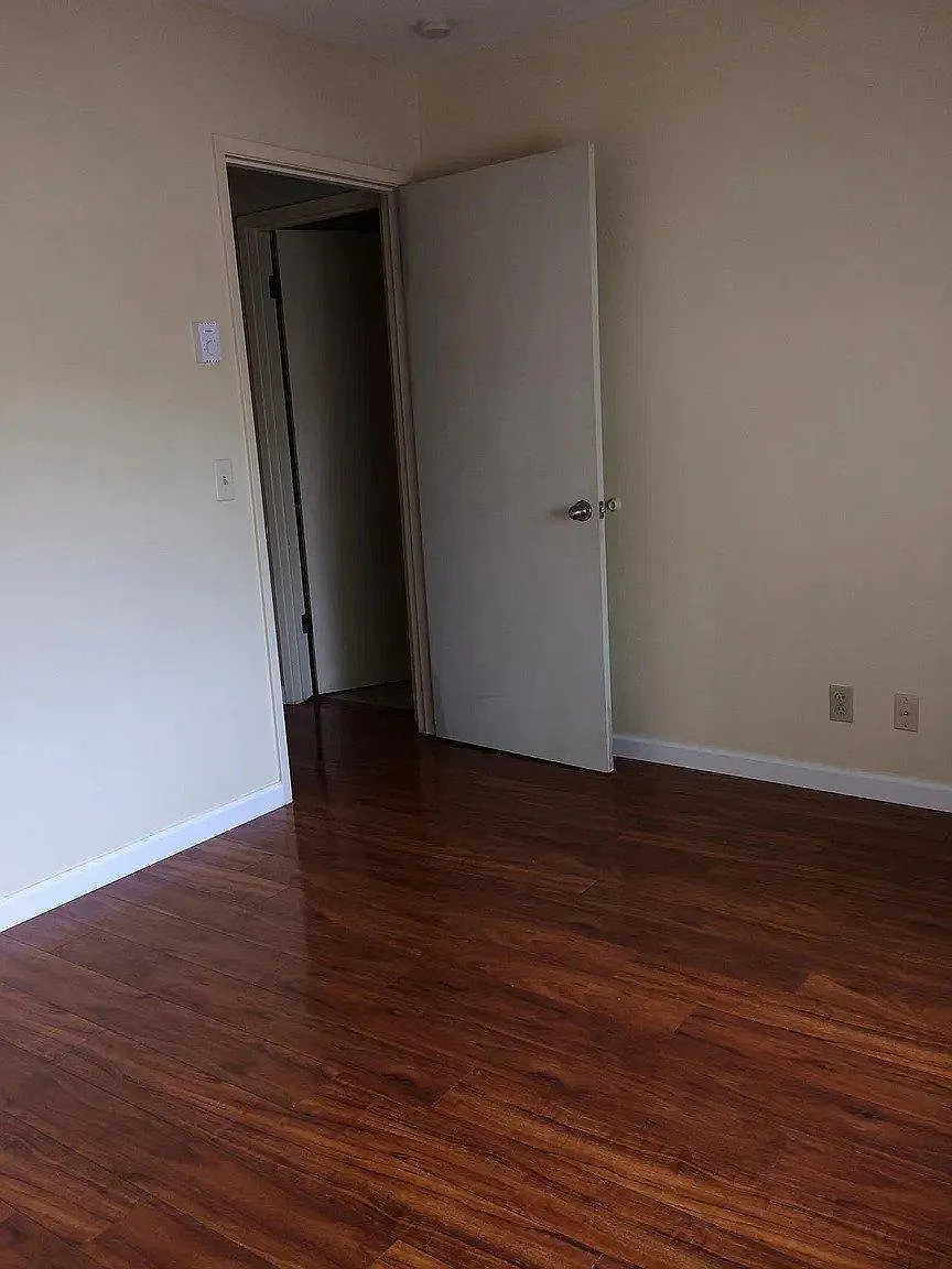 548 Mills Way — Photo 2