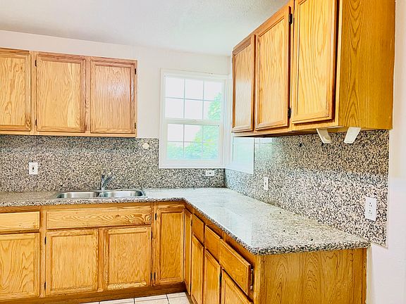 5th image of 8122 Ney Ave