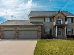 2904 157th St, Urbandale, IA 50323