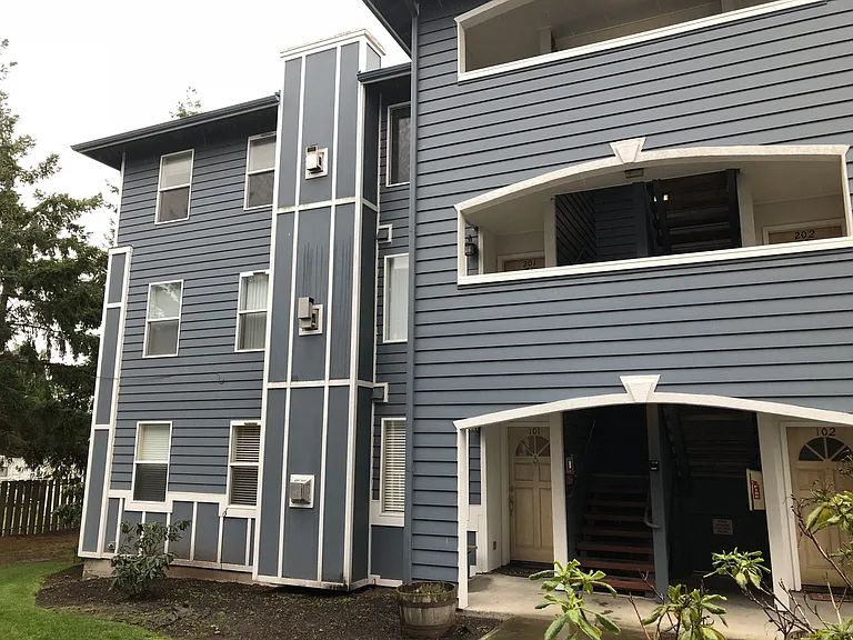 300 N Oak Harbor St #B201 — Photo 1