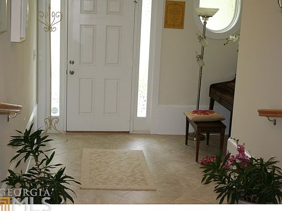 4th image of 35 Hazelridge Ln
