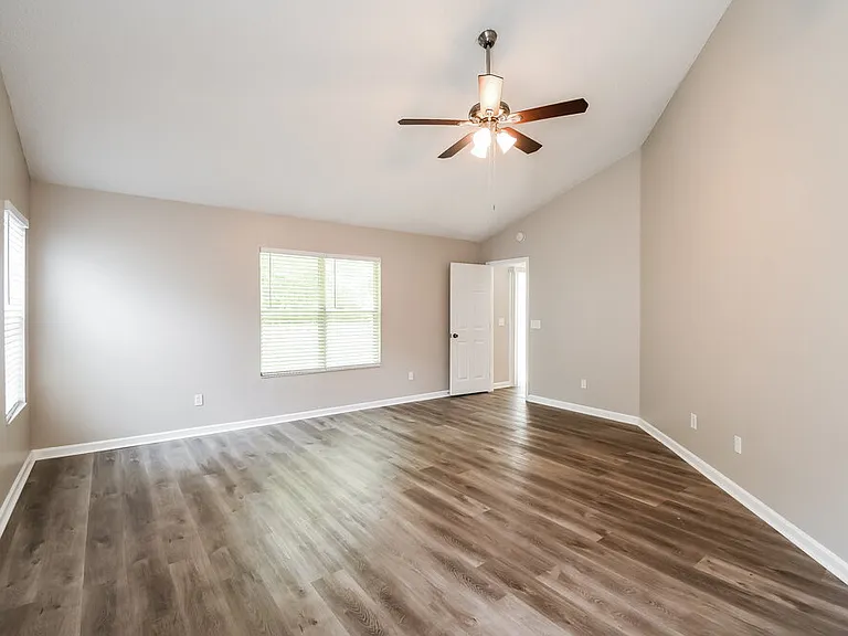 465 Oldfield Dr — Photo 11