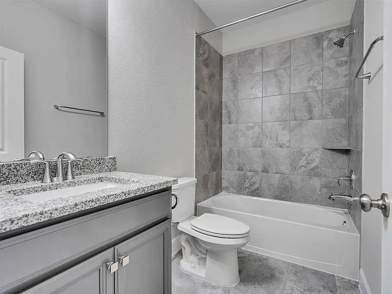 32212 Highwood Green Ln — Photo 35