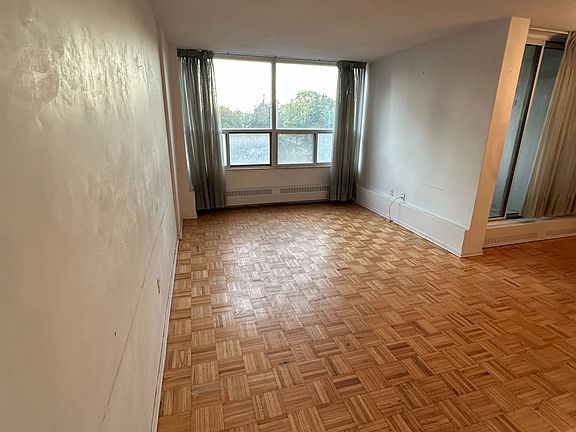 3rd image of 60 Pavane Linkway #409
