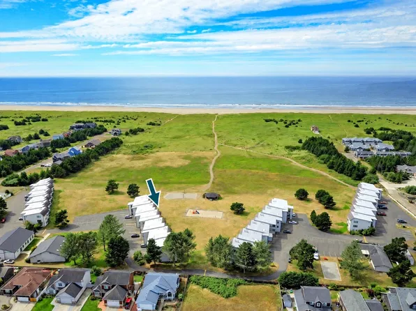 210 26th Street NW #205/06, Long Beach, WA 98631