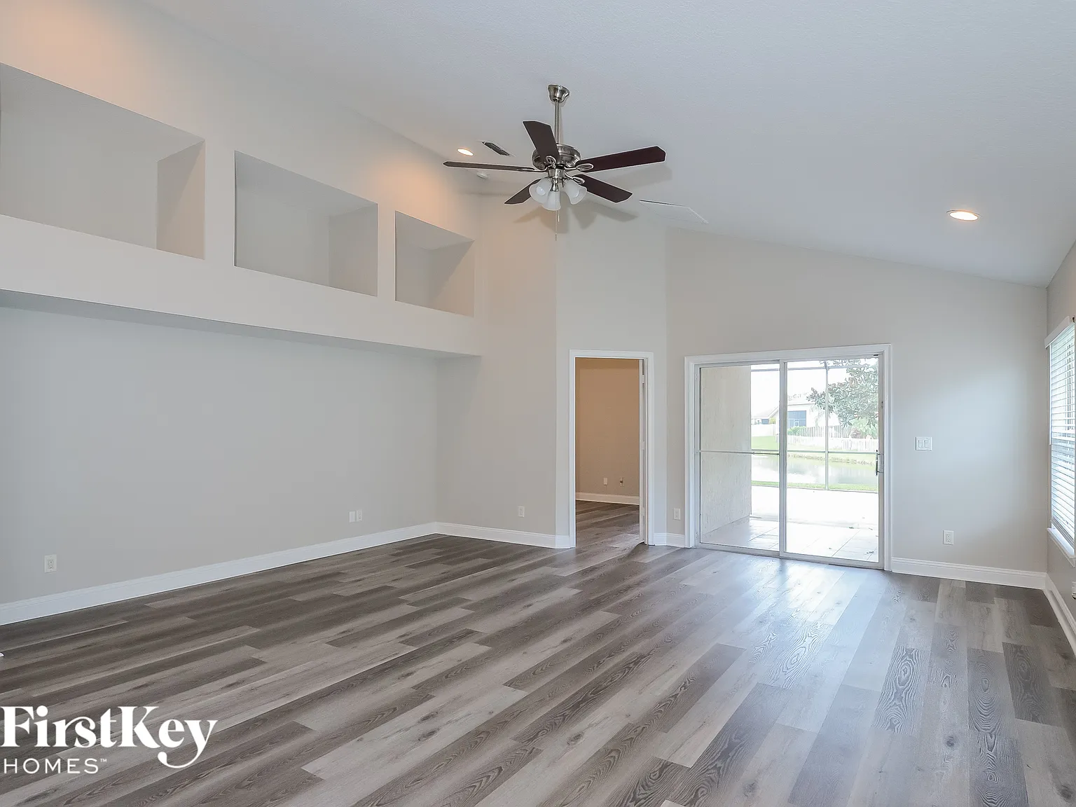 4 bed, 2.0 bath, 2104 sqft, $3,100 — Photo 4