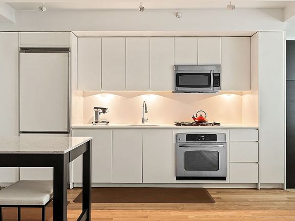 3rd image of 90 William St APT 15F