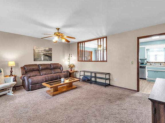 3rd image of 1001 Henley St