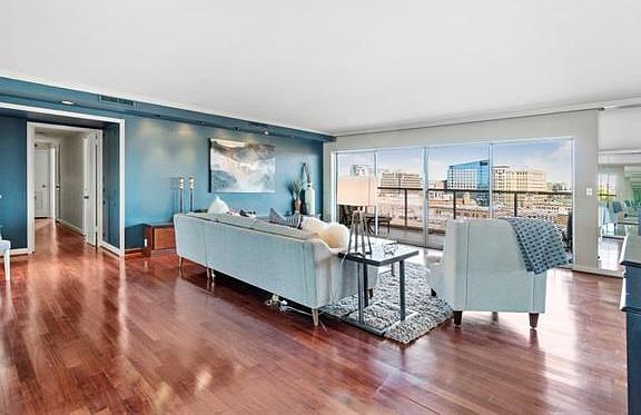 4th image of 310 W 49th St APT 902