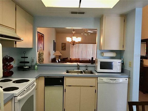 4th image of 2912 Featherstone Dr