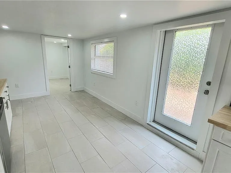 10671 Hampton St — Photo 7