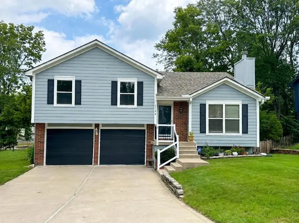 2108 SW Sterling Dr, Lees Summit, MO 64081