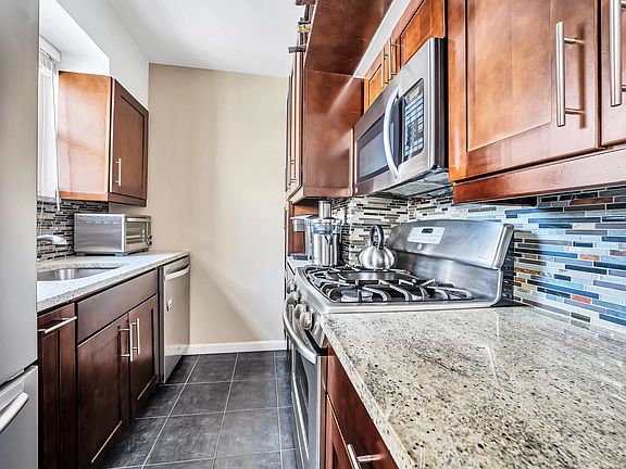 3rd image of 345 E 56th St APT 19D