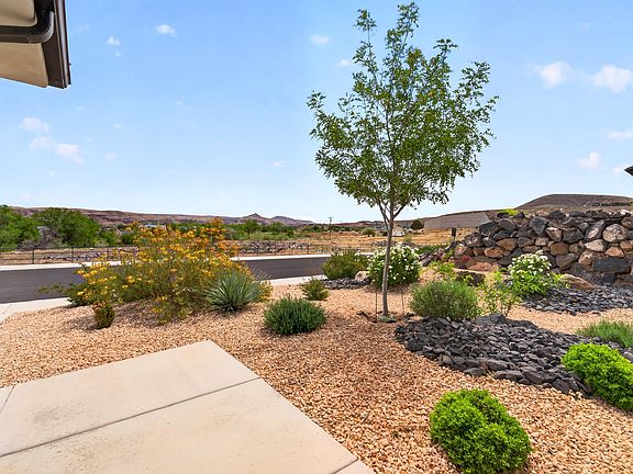 3rd image of 1790 W Andesite Dr W