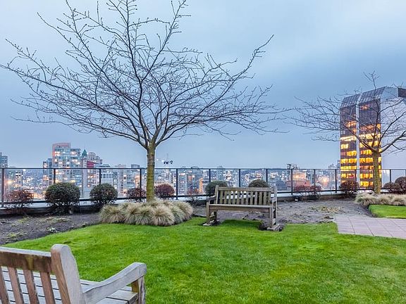 3rd image of 938 Smithe St #1408