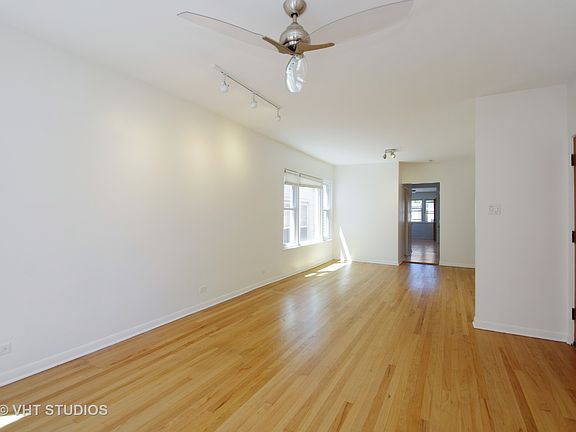 3rd image of 3834 N Hermitage Ave #2