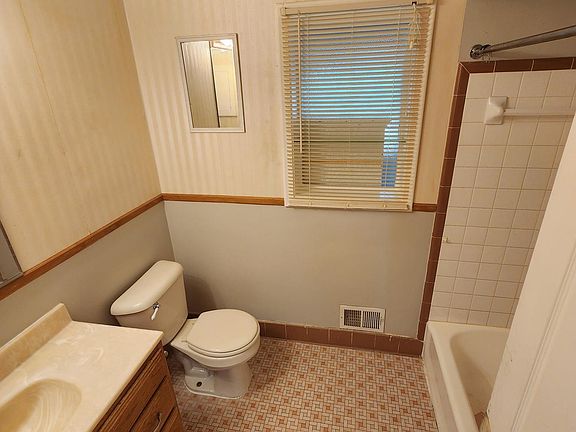 5th image of 20570 Brooklawn Dr