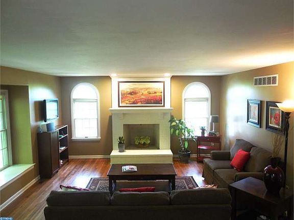 5th image of 1047 Welsh Ayres Way