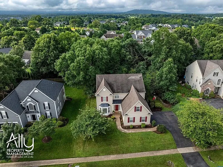 362 Grayrock Dr — Photo 3