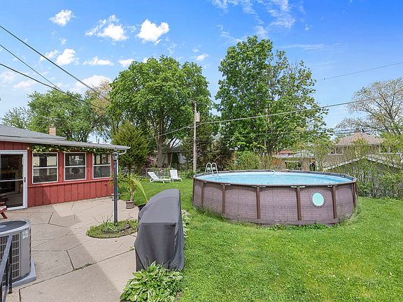 4th image of 525 Anita St