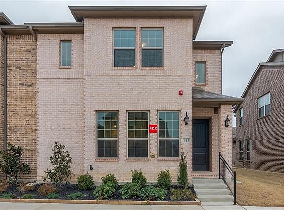 3rd image of 915 Ponds Edge Ln