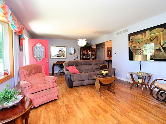 5th image of 407 McArthur River Dr