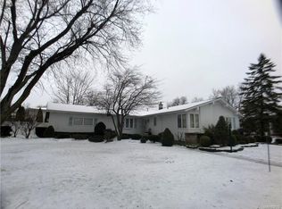 6 Dogwood Rd, Buffalo, NY 14221