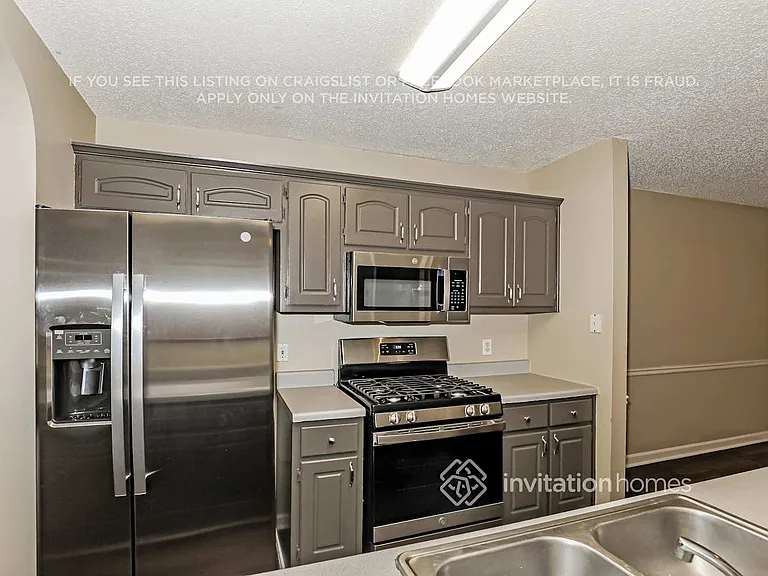 1406 N Hampton Dr — Photo 6