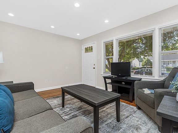4th image of 9627 Theodosia Ave