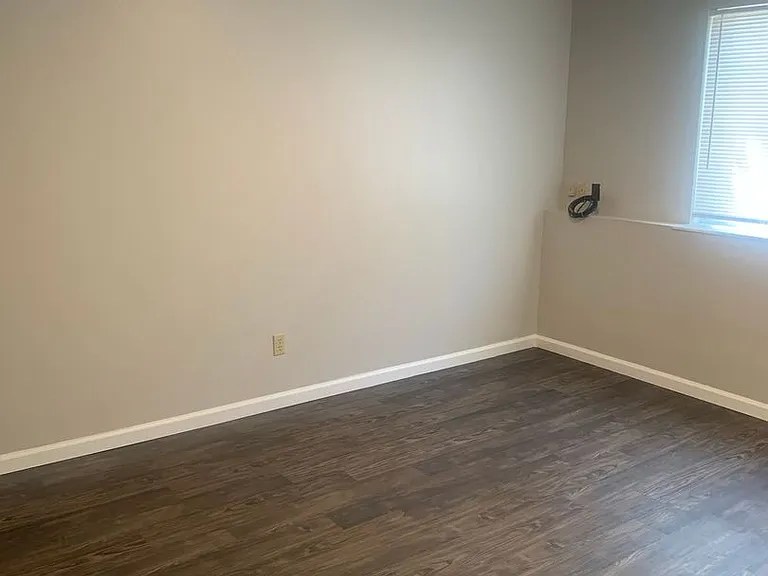 305 Pine St — Photo 11