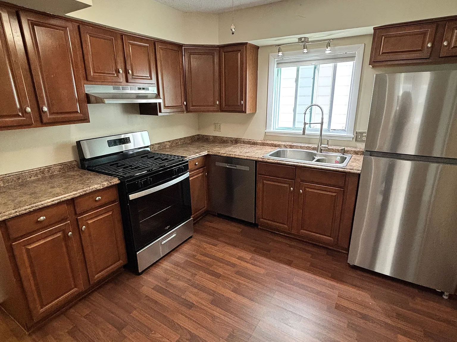 3 bed, 1200 sqft, $1,850 — Photo 3
