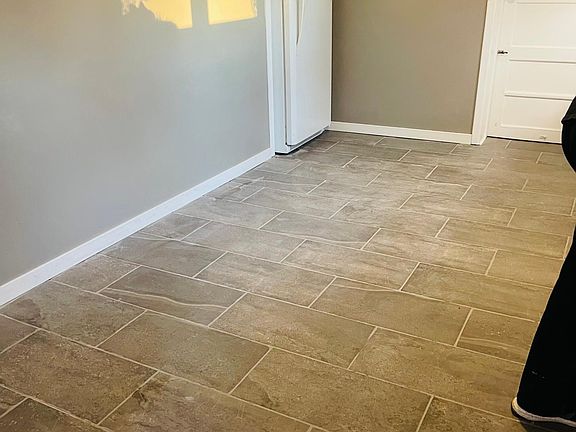 2nd image of 404 Lyle Ave