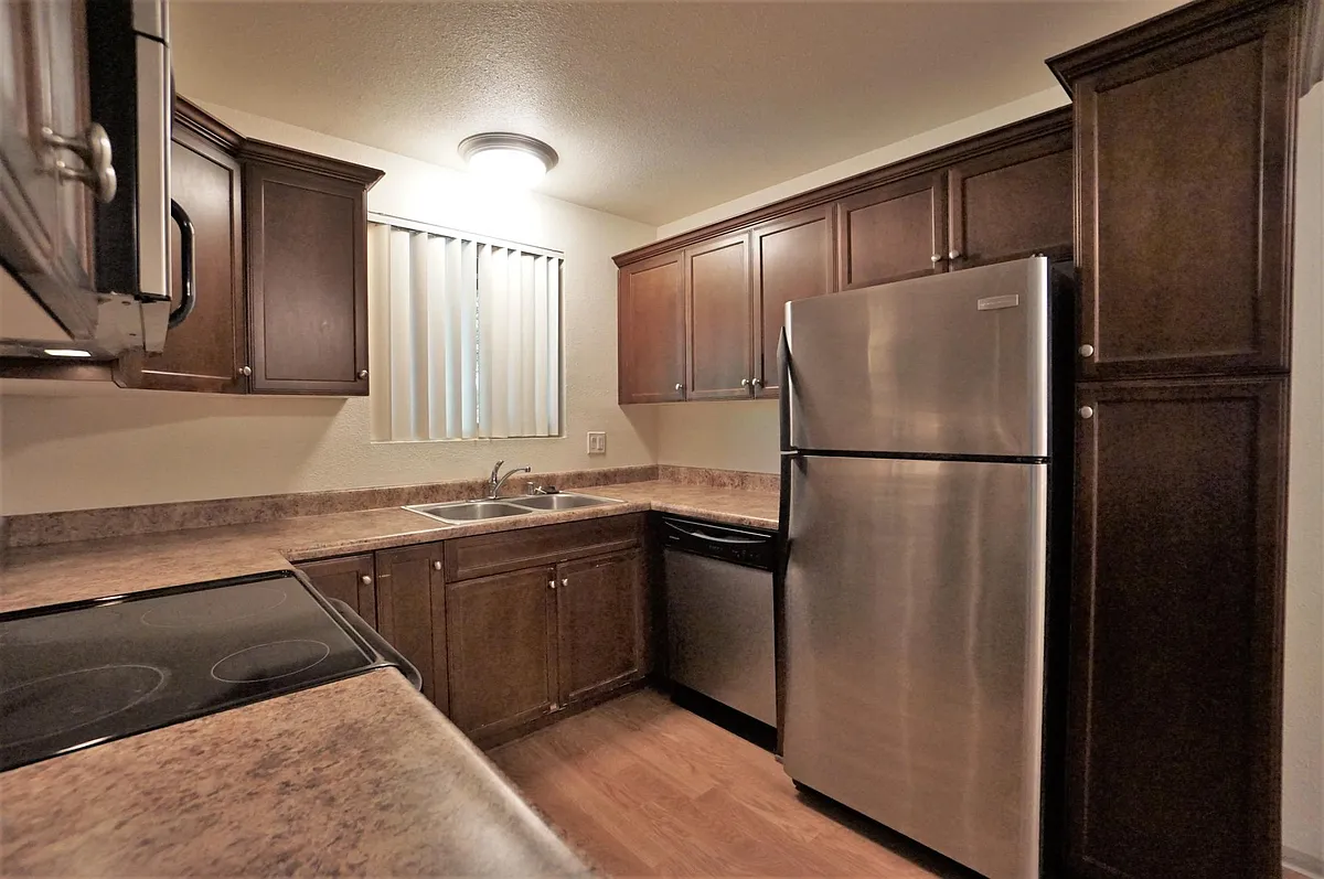 Building Photo - 7516 Parkway Dr #1J