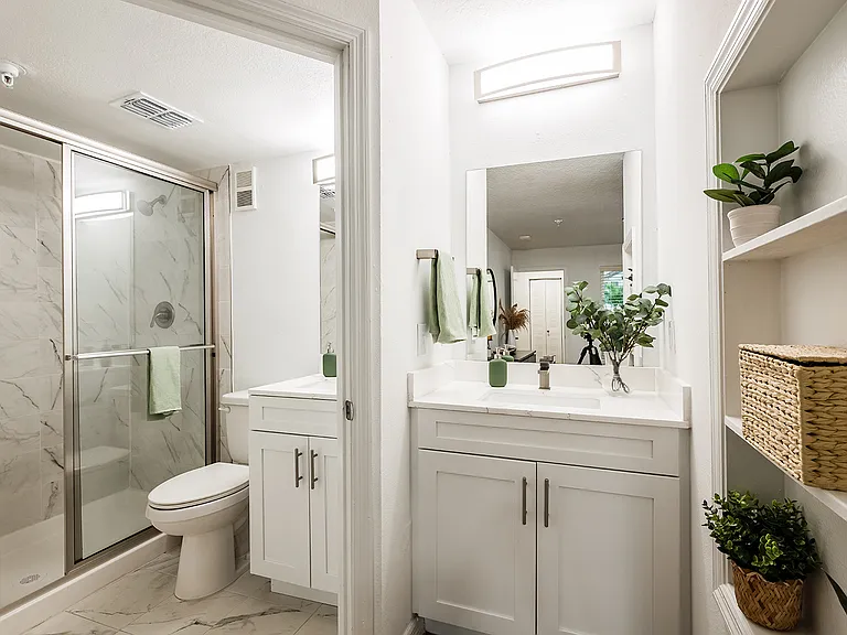 En suite bathroom with additional sink and vanity