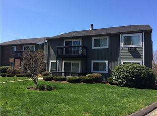 33 Ameridge Dr, Bridgeport, CT 06606