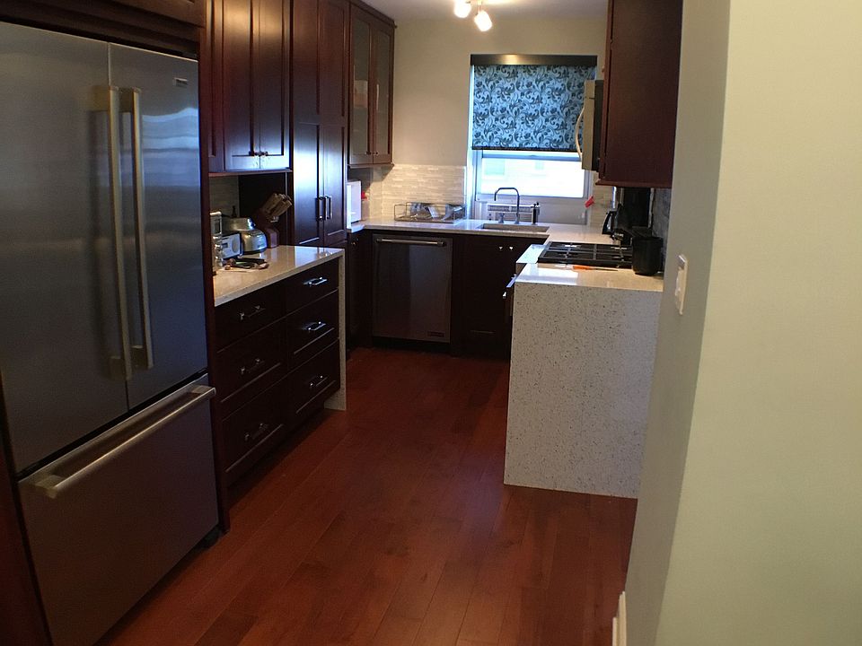1st image of 575 Grand St APT 902