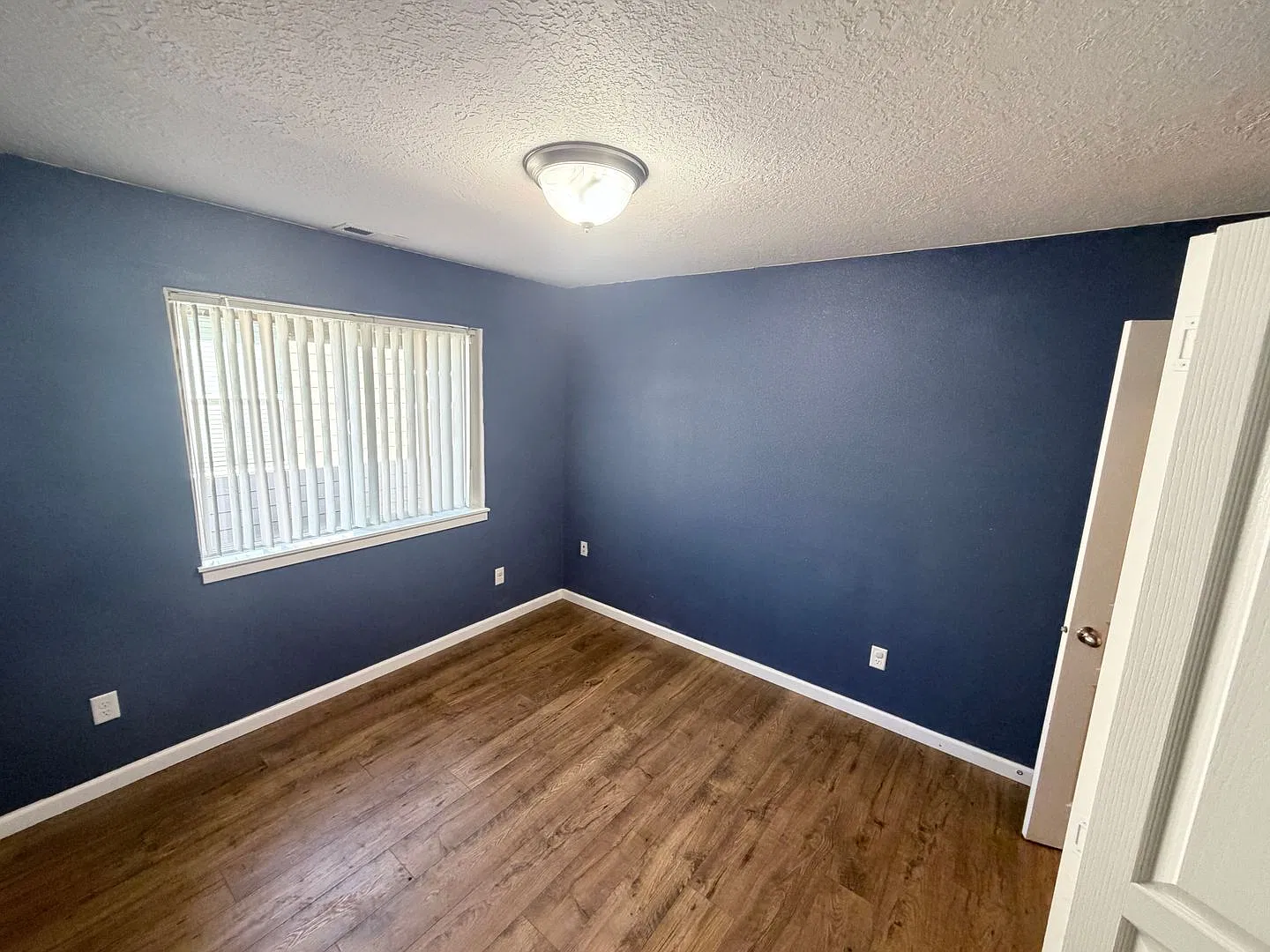 Three Bedroom Home in Dallas with Solar! — Photo 4
