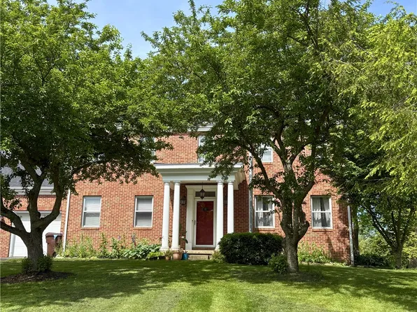 22 Kings Ln, Grove City, PA 16127