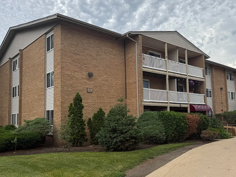 910 Beau Dr #202 — Photo 1