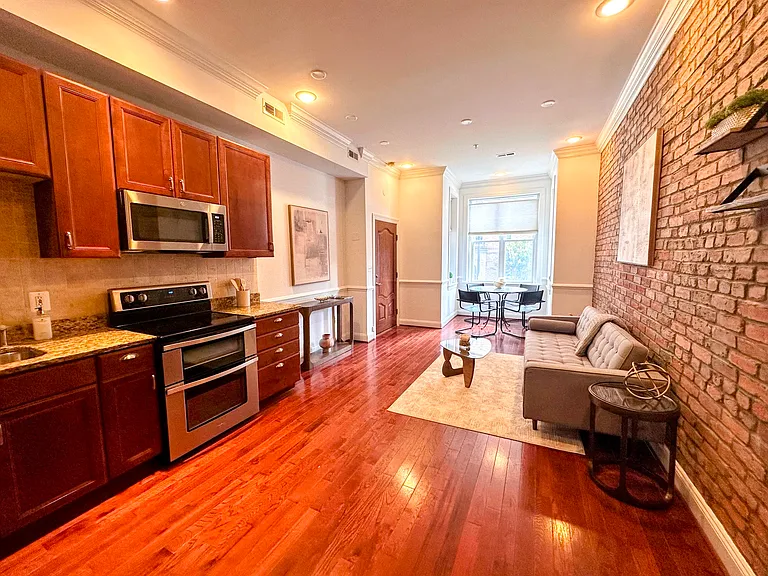 1430 Newton St NW #201 — Photo 6