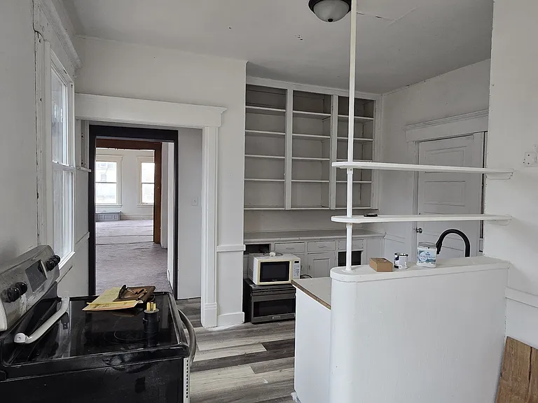 113 W Division St #1 — Photo 6