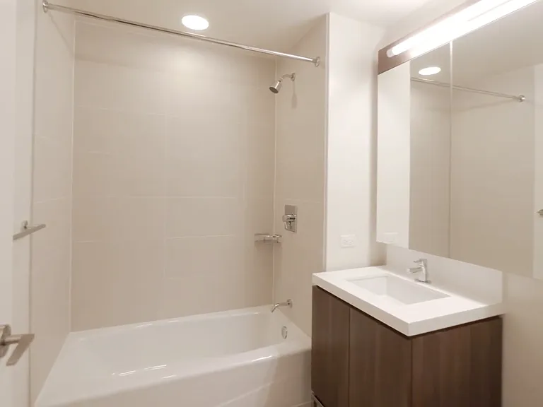 224 N Clark St #1907 — Photo 9
