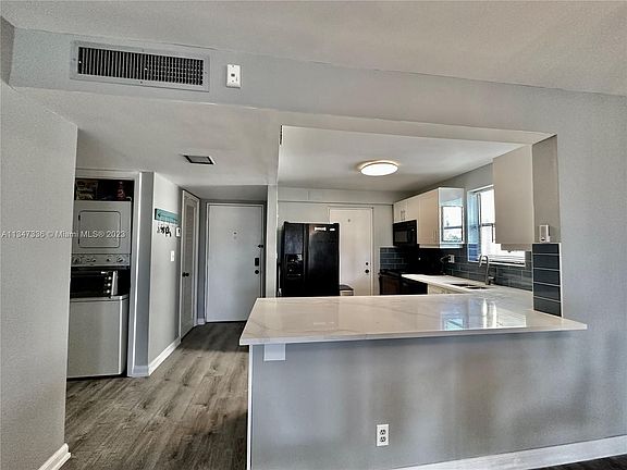 4th image of 2320 S Cypress Bend Dr APT 402