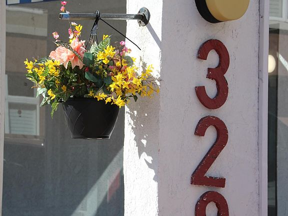 Beautiful part of town with galleries, restaurants and shops