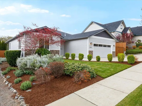 1025 McPhearson Ln, Medford, OR 97504