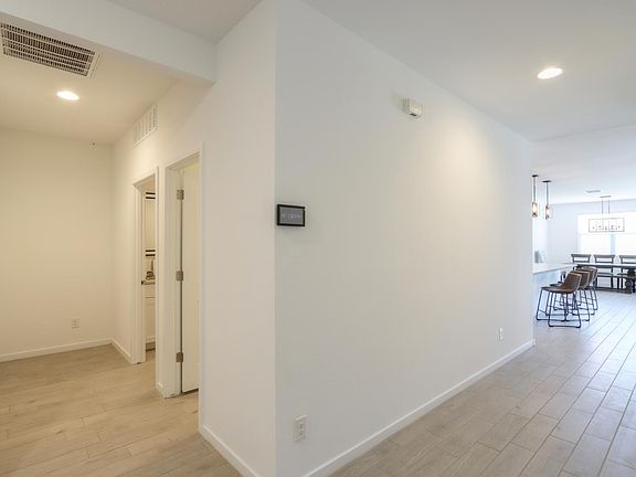 5th image of 264 S San Gregorio Ln